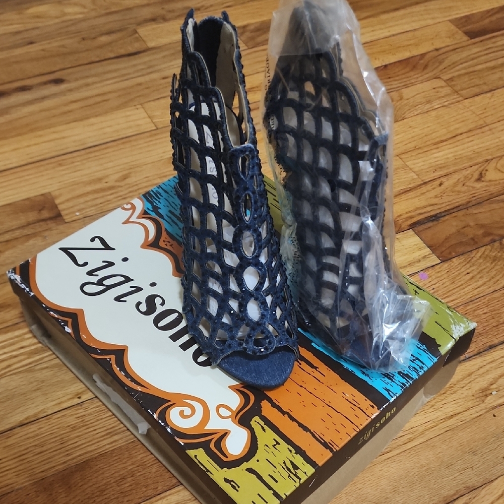 Zigi Soho Blue Heels with Unique Organic Design